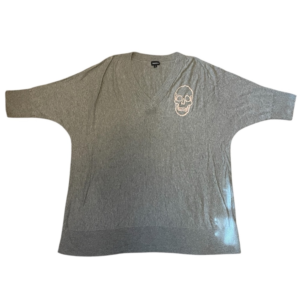 Torrid Gray Short Sleeve Skull Embroidered Top Size 4 Plus Women’s GUC